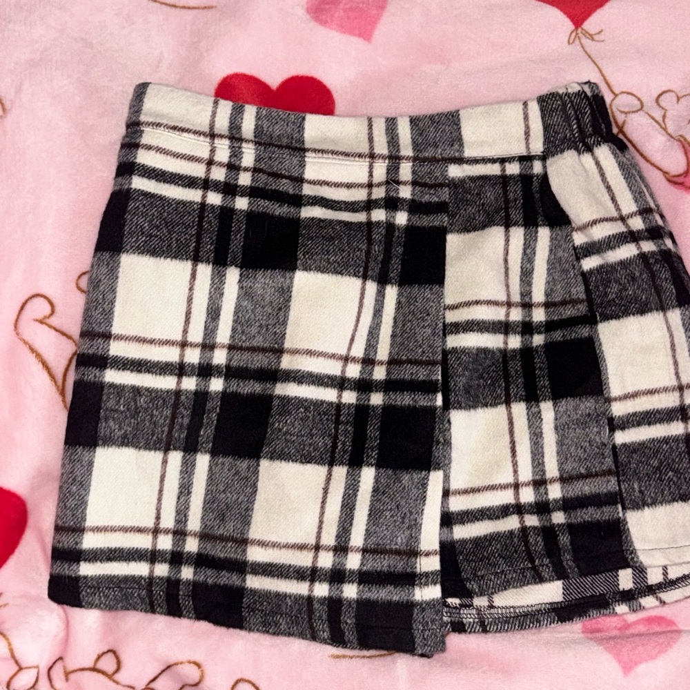 Active USA Black and White Plaid Skort
